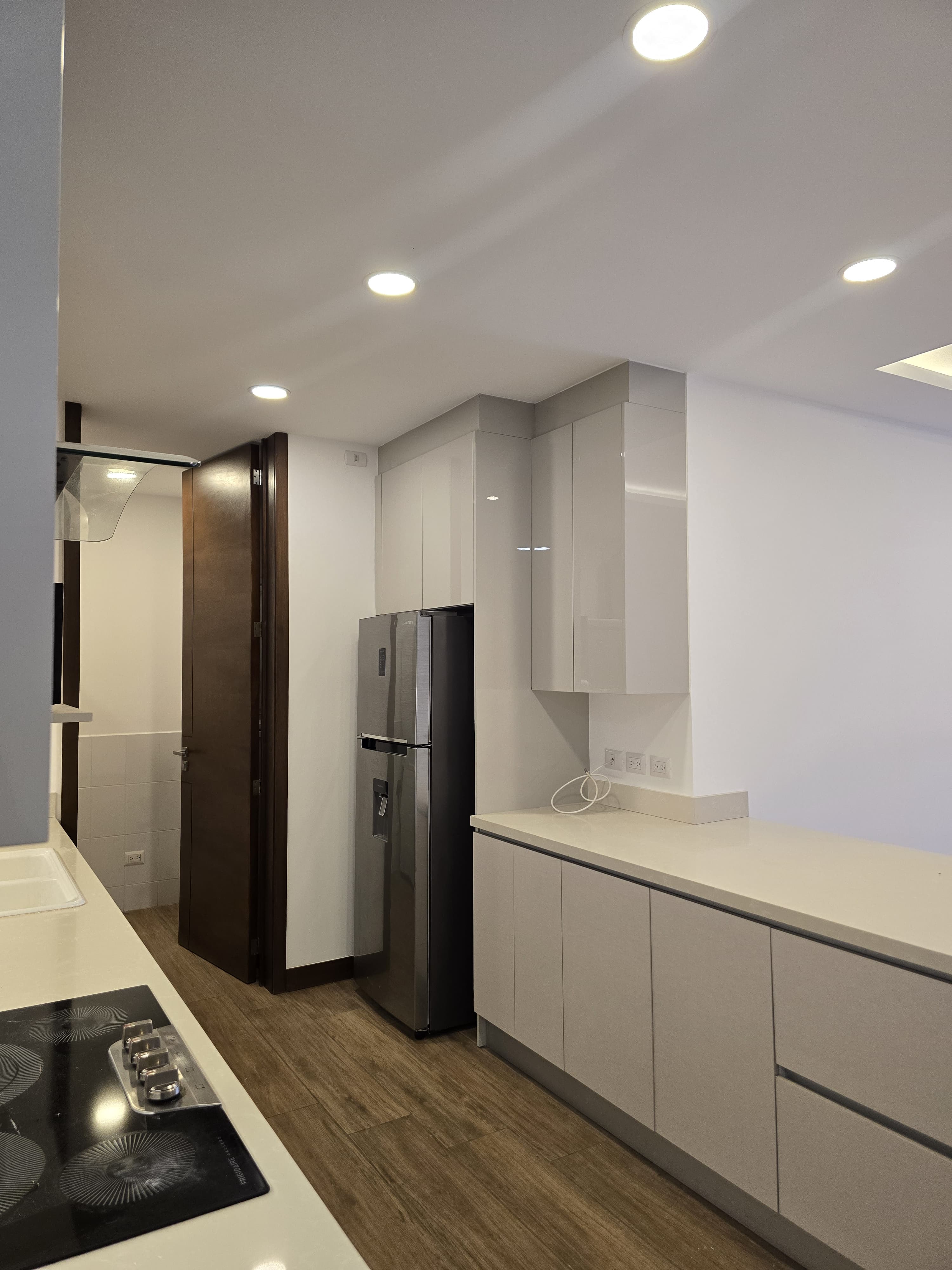 Remodelación y Acabados de Apartamento - Fotografía